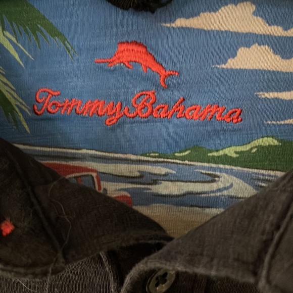 Tommy Bahama long sleeved button/collared mens shirt - Picture 2 of 4